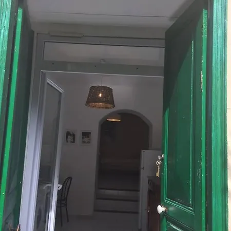 Flat With Garden And Terrace Apartment *